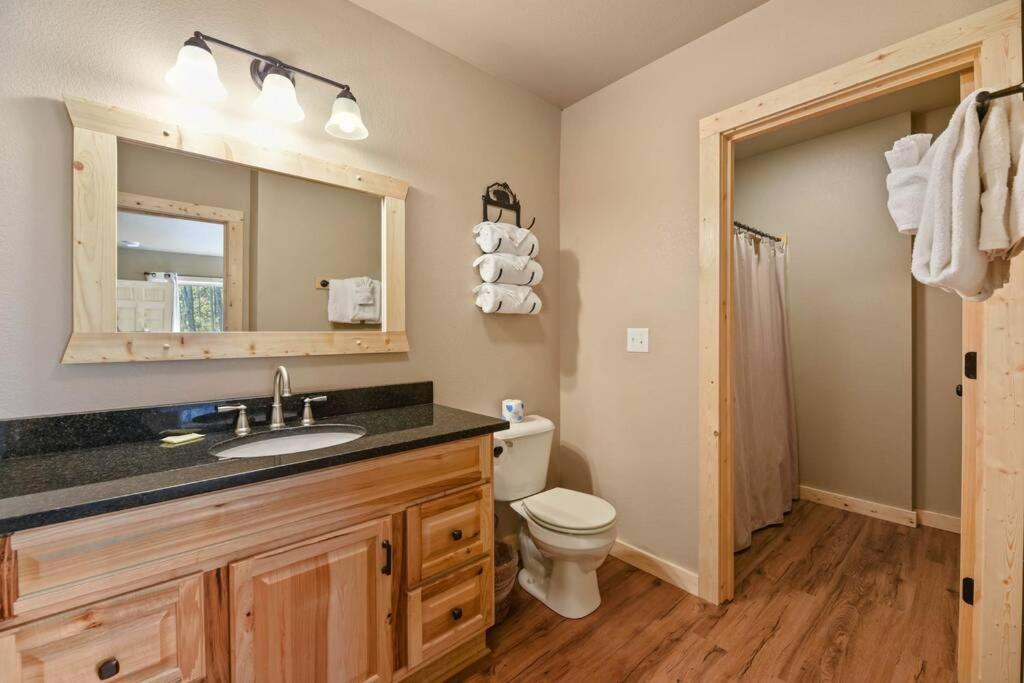 Walnut Ridge Cabin. Sleeps 7-11! Hot Tub, Pool Table, Minutes To Downtown Gatlinburg! Экстерьер фото