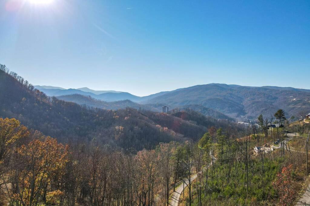 Walnut Ridge Cabin. Sleeps 7-11! Hot Tub, Pool Table, Minutes To Downtown Gatlinburg! Экстерьер фото