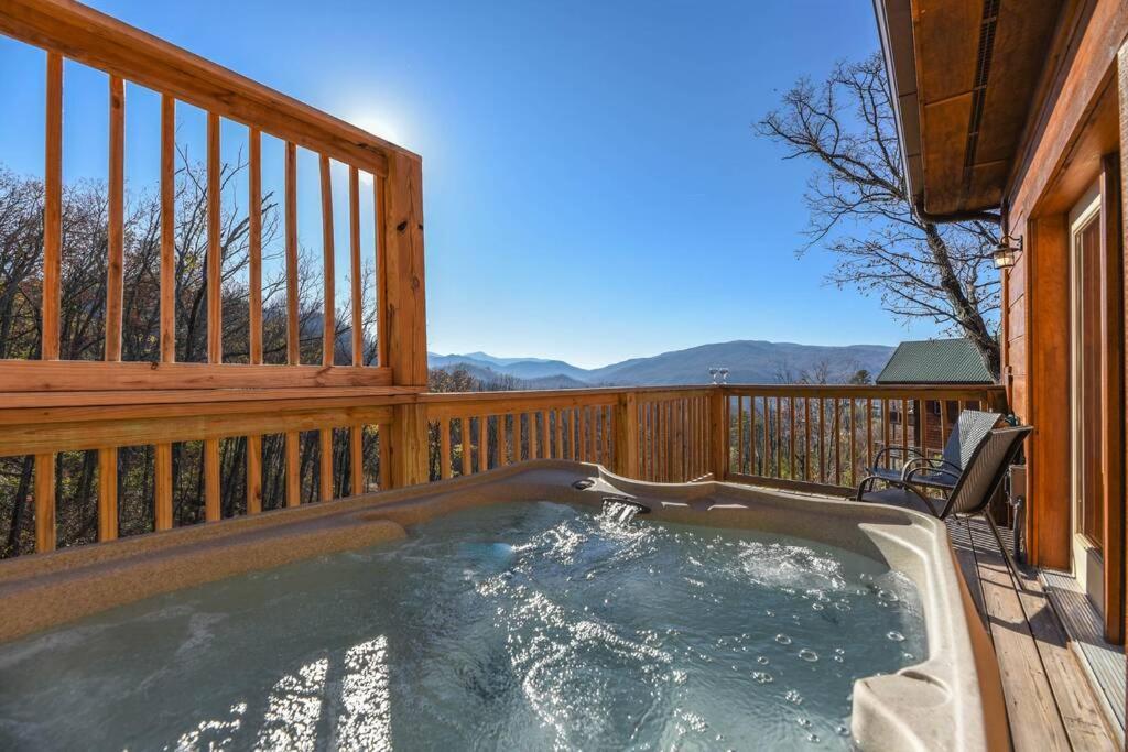 Walnut Ridge Cabin. Sleeps 7-11! Hot Tub, Pool Table, Minutes To Downtown Gatlinburg! Экстерьер фото