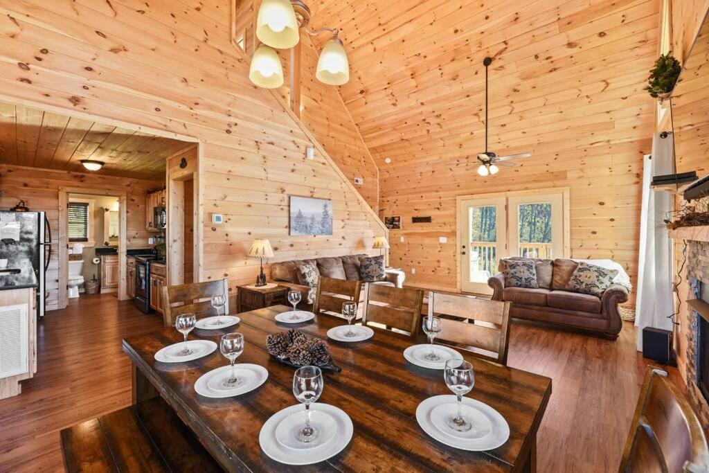 Walnut Ridge Cabin. Sleeps 7-11! Hot Tub, Pool Table, Minutes To Downtown Gatlinburg! Экстерьер фото
