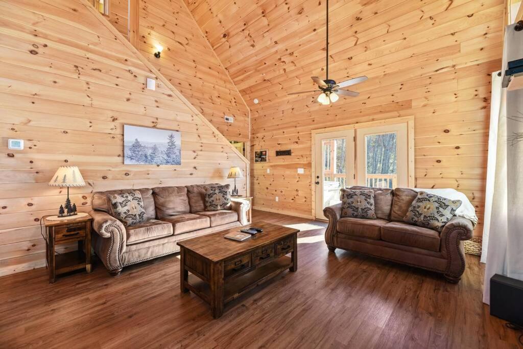 Walnut Ridge Cabin. Sleeps 7-11! Hot Tub, Pool Table, Minutes To Downtown Gatlinburg! Экстерьер фото