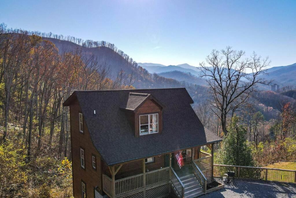 Walnut Ridge Cabin. Sleeps 7-11! Hot Tub, Pool Table, Minutes To Downtown Gatlinburg! Экстерьер фото