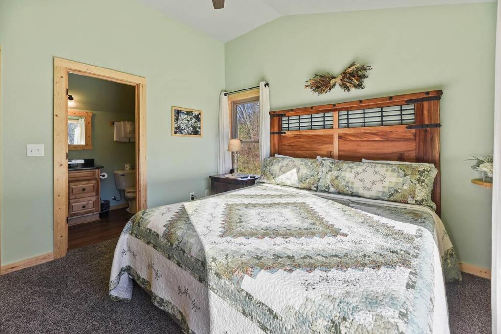Walnut Ridge Cabin. Sleeps 7-11! Hot Tub, Pool Table, Minutes To Downtown Gatlinburg! Экстерьер фото