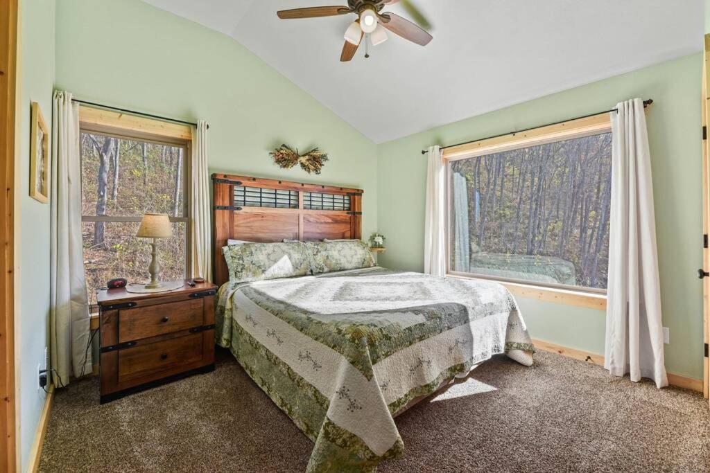 Walnut Ridge Cabin. Sleeps 7-11! Hot Tub, Pool Table, Minutes To Downtown Gatlinburg! Экстерьер фото