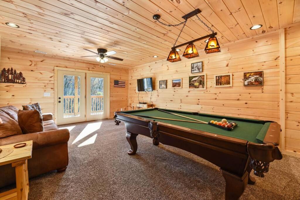 Walnut Ridge Cabin. Sleeps 7-11! Hot Tub, Pool Table, Minutes To Downtown Gatlinburg! Экстерьер фото